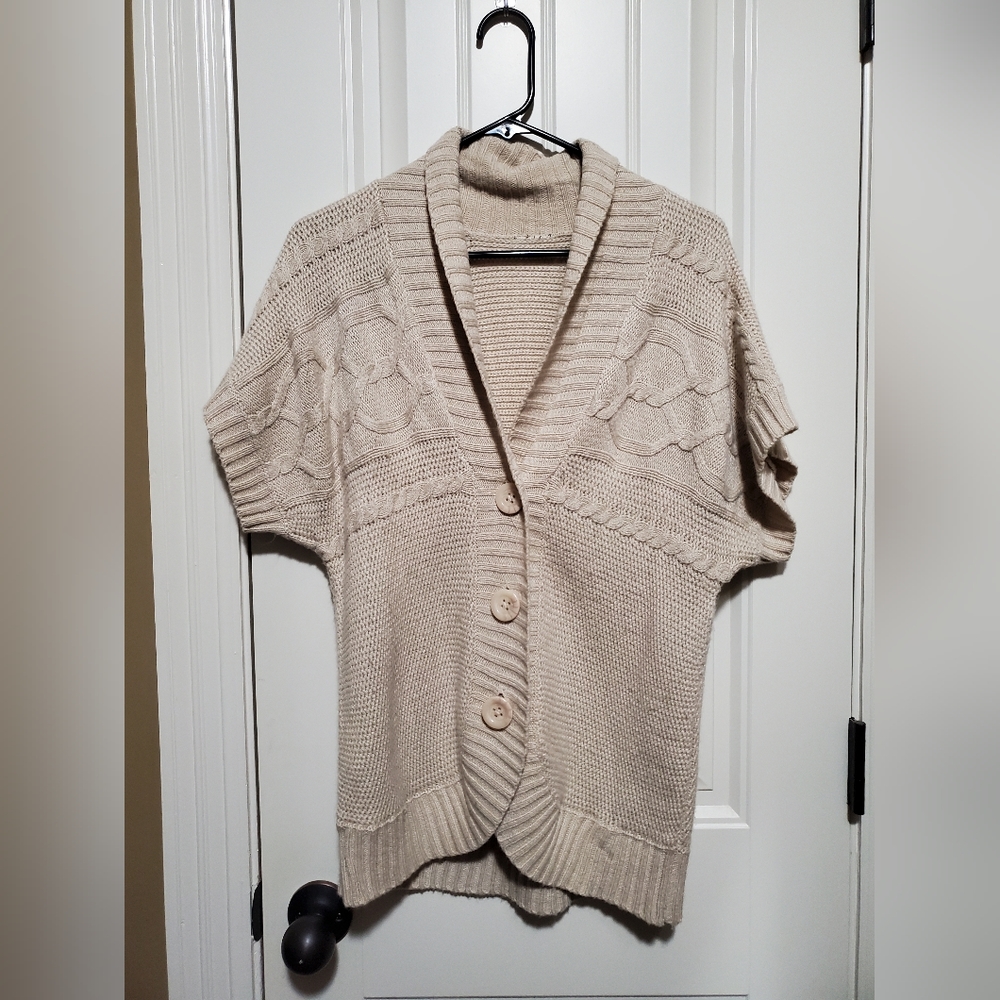 Short sleeve sweater